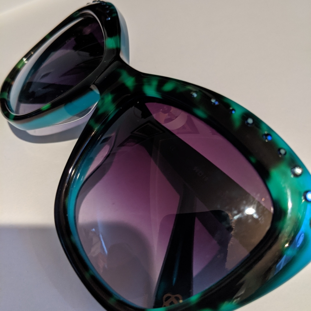 Oscar de la Renta sunglasses - Picture 3 of 14